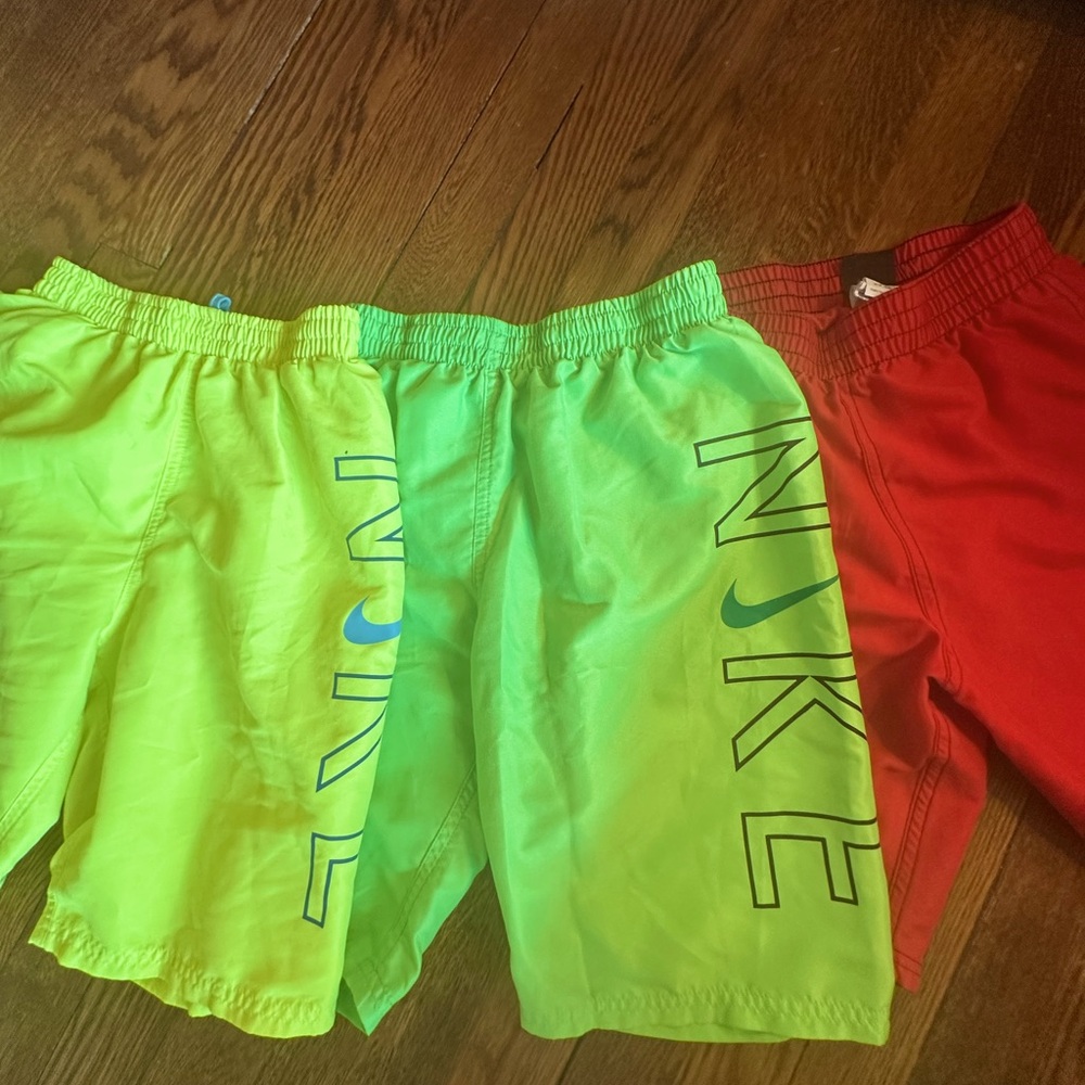 3 NIKE SWIM TRUNKS